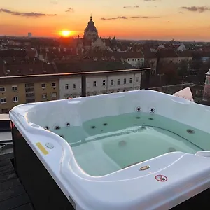 https://noir-hotel-penthouse-apartman-jacuzzival.szeged-hotels.com
